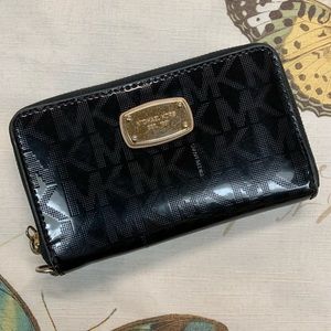 Michael kors zip around wallet